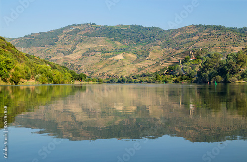Scenic view of the Douro Valley and river © Rui Vale de Sousa