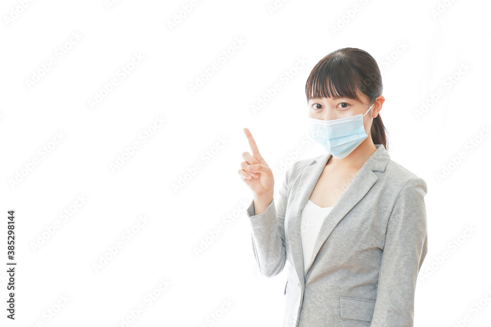 マスクをして指をさす若いビジネスパーソン マスクをして指をさす若いビジネスパーソン