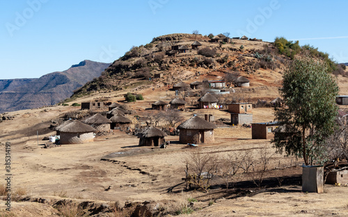 Φωτογραφία A village in Lesotho dominated by traditional round thatched roofed huts