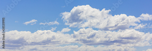 Image of a partly cloudy and partly clear sky during the day © Aquarius