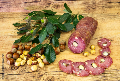 salsiccia alle nocciole