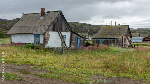 Houses in the village of Teriberka on the Barents sea coast, Russia, August 2020 © Iurii