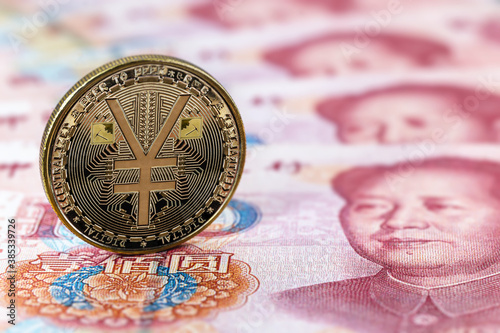 Tableau sur toile e-RMB gold coin, over 100 yuan banknotes, conceptual image of the digital version of the yuan