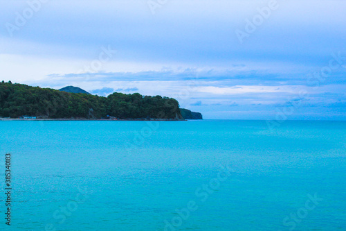 tropical island in the sea © Juuluu