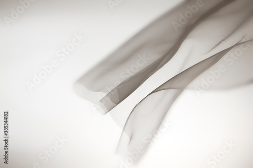 揺れる布、グレー