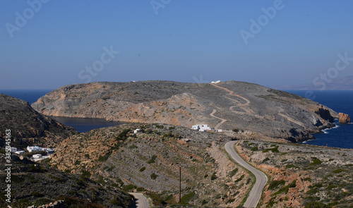 pueblos blancos de las islas ciclades de Grecia, a orillas del mar Mediterraneo photo