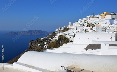 pueblos blancos de las islas ciclades de Grecia, a orillas del mar Mediterraneo