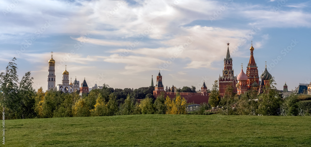 Fototapeta premium Panoramic view of Moscow Kremlin and St.Basil's cathedral from Zaryadye Park, one of the main tourists attraction in Moscow, Russia.