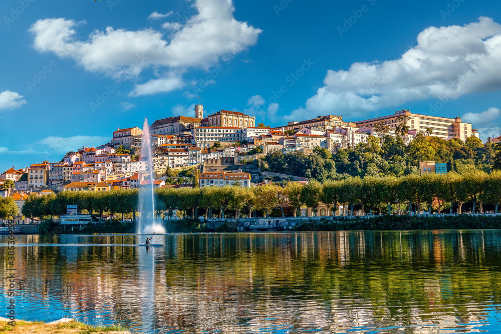 Cidade de Coimbra vista do Mondego