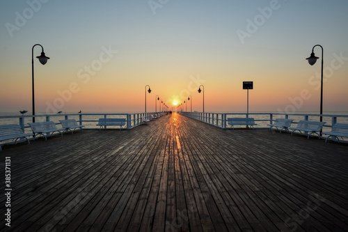 Fototapeta Naklejka Na Ścianę i Meble -  sunrise at the pier