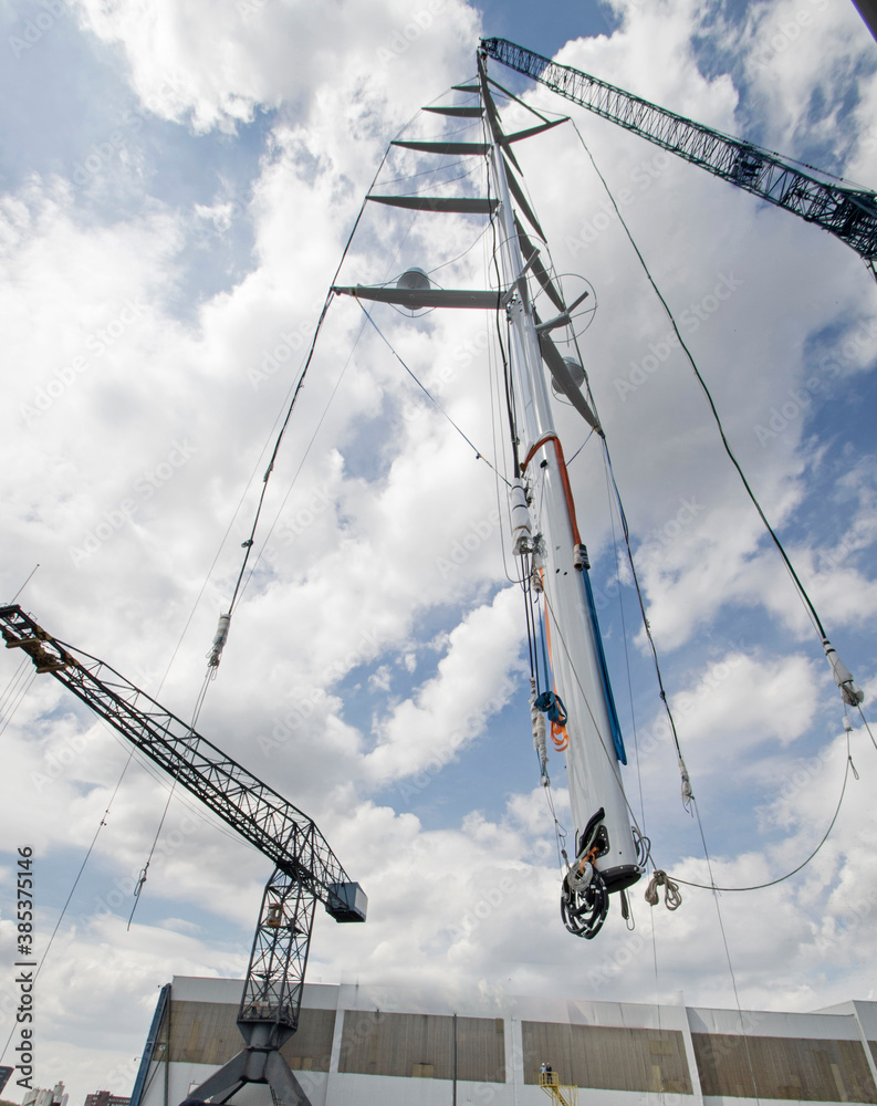 Superyacht. Sailing yacht. Placing of the mast. Cranes. Shipbuilding