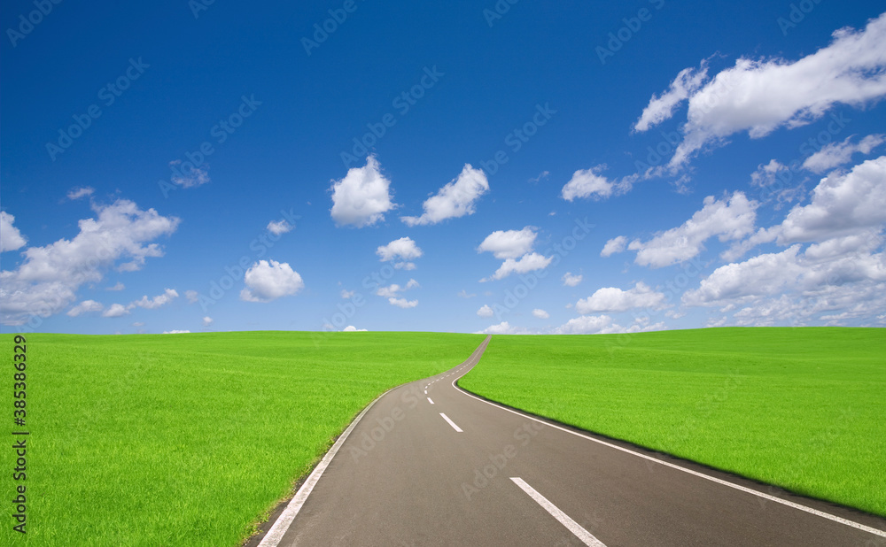 草原の道と雲