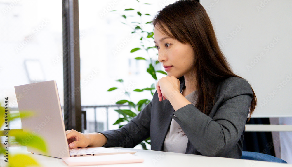 ビジネス女性 ビジネス女性