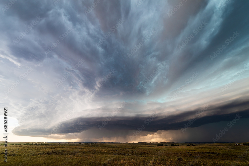 Derecho storm cloud and severe weather approach Broadus, Montana