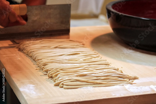 Fotografie そば打ち　包丁で切る Making and  Cutting Japanese Soba Noodle