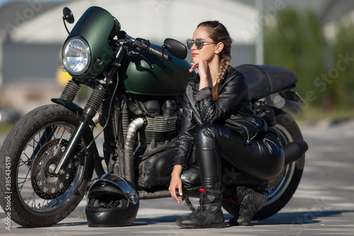 Obraz na płótnie girl in black with a motorcycle