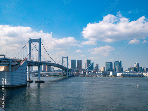 東京都・お台場・都市景観+レインボーブリッジ