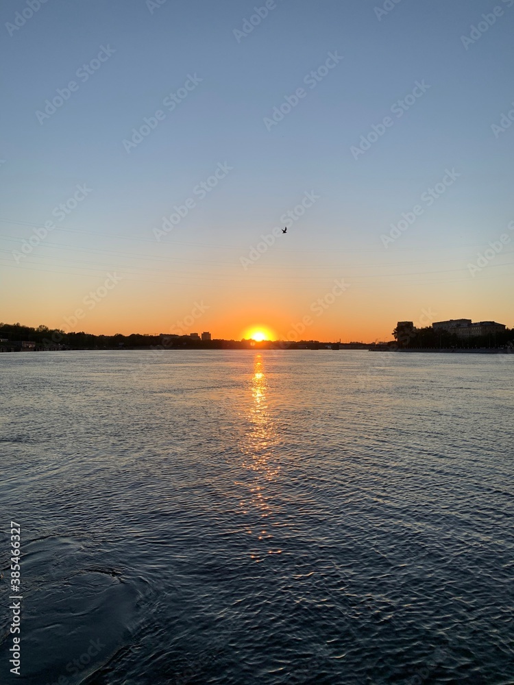 Naklejka premium sunset over the sea