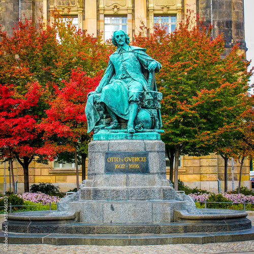 Otto von Guericke Denkmal in Magdeburg, Deutschland
 photo