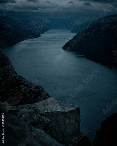 Pultitrock at night photo