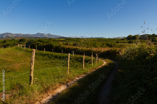 Paisaje de los prados y montañas de la parte oriental de Astúrias © Joan S.P.