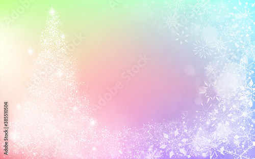 キラキラした雪の結晶とクリスマスツリー、虹色グラデーションの背景素材 © TKM