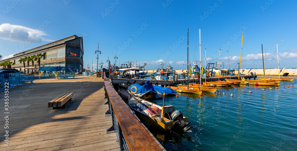 Φωτογραφία Panoramic view of yacht port and fisherman market at Mediterranean coastline ben