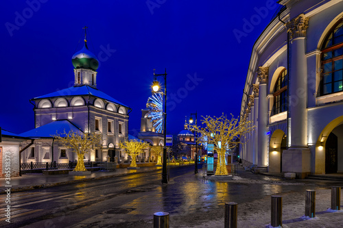 Fototapeta Naklejka Na Ścianę i Meble -  Night view of Varvarka street in Moscow, Russia. Architecture and landmarks of Moscow. Moscow with Christmas decoration.