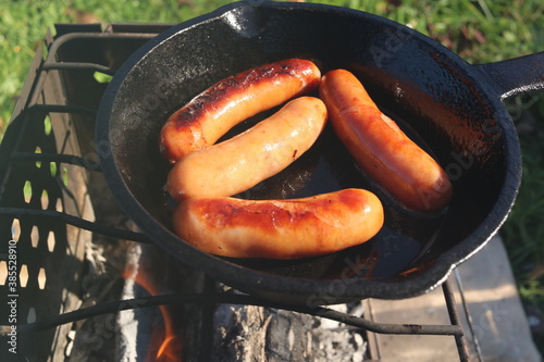 ウインナーをスキレットで焼く photo