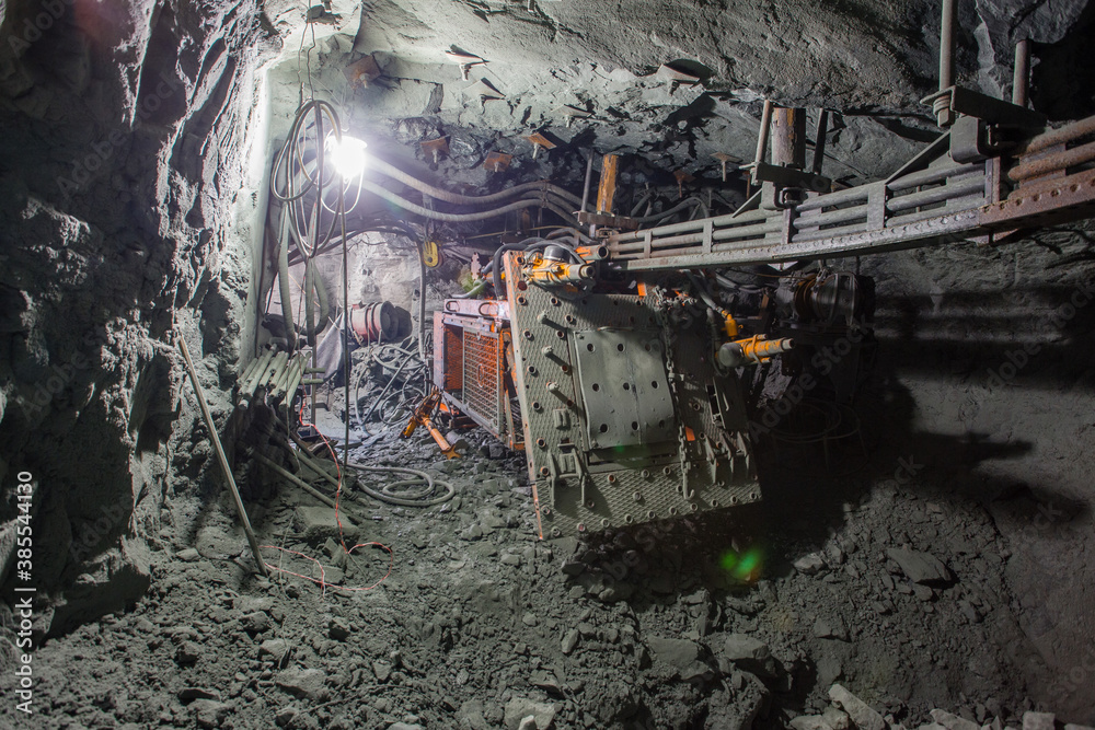 Raising mechanical set raise borer in underground gold mine