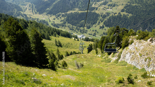 Télésiège d'été dans les montagnes suisses