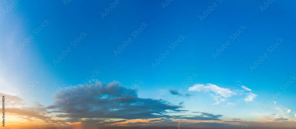 Obraz premium Fantastic clouds at sunrise