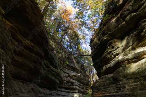 Autumn in Starved Rock State Park, a wilderness area on the Illinois River in the U.S. state of Illinois. Steep sandstone canyons formed by glacial meltwater. Utica.