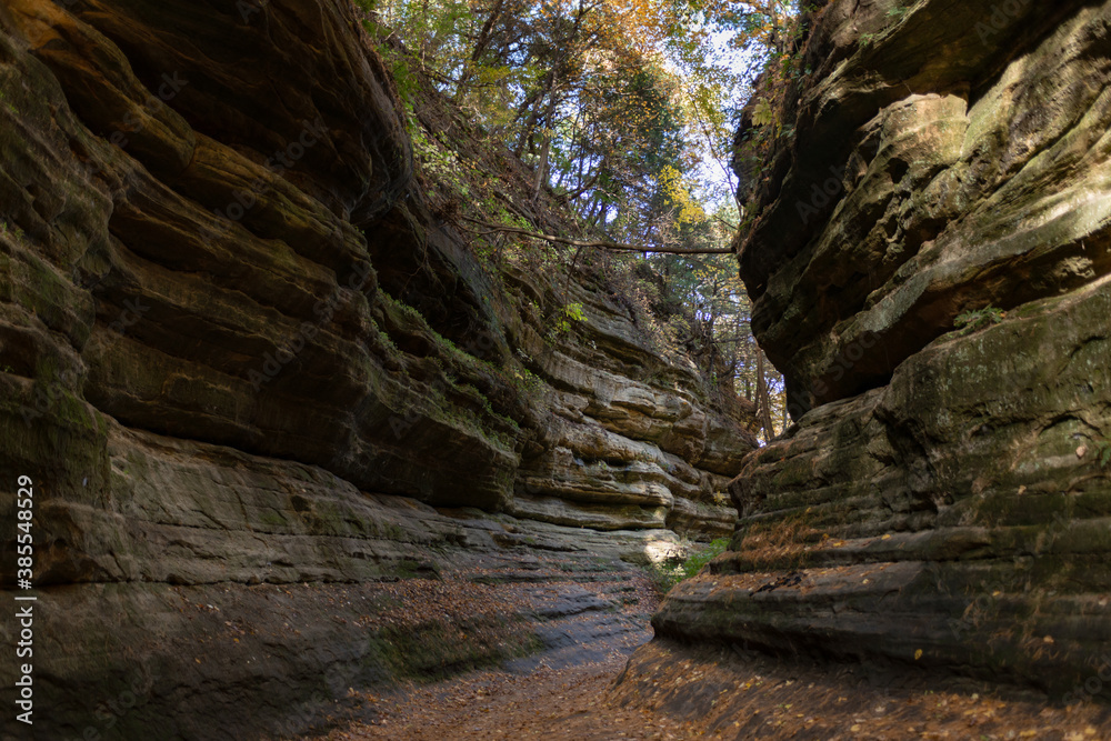 Autumn in Starved Rock State Park, a wilderness area on the Illinois River in the U.S. state of Illinois. Steep sandstone canyons formed by glacial meltwater. Utica.