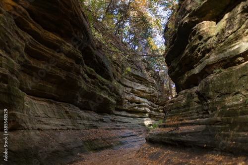 Fototapeta Naklejka Na Ścianę i Meble -  Autumn in Starved Rock State Park, a wilderness area on the Illinois River in the U.S. state of Illinois. Steep sandstone canyons formed by glacial meltwater. Utica.