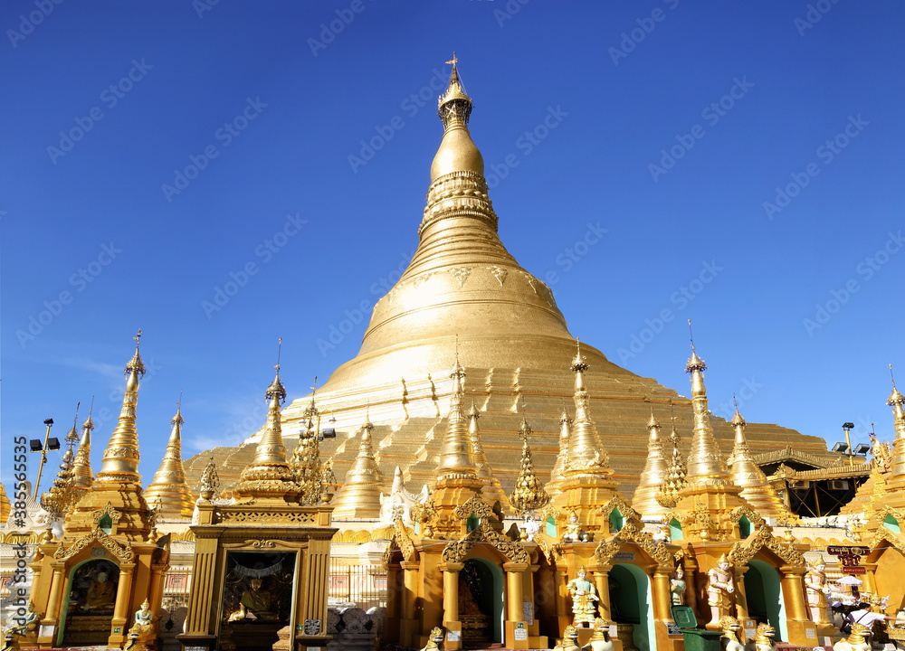 Naklejka premium Shwedagon Pagoda, Yangon, Myanmar