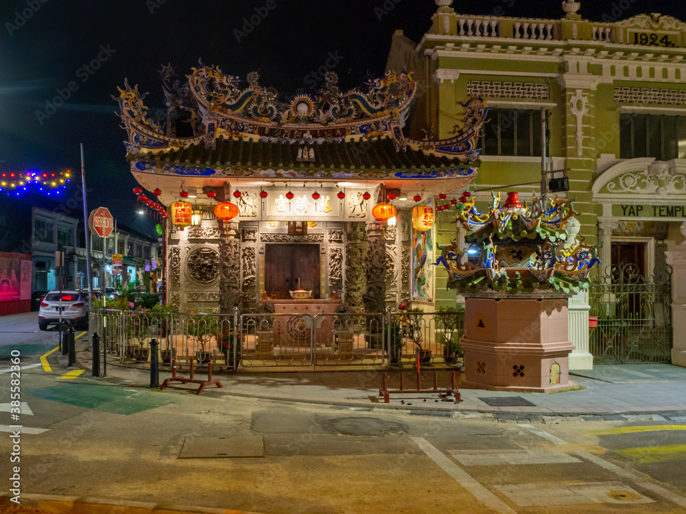 Fototapeta premium Penang taoist temple art and architecture. God and dragon statues and paintings. Malaysia