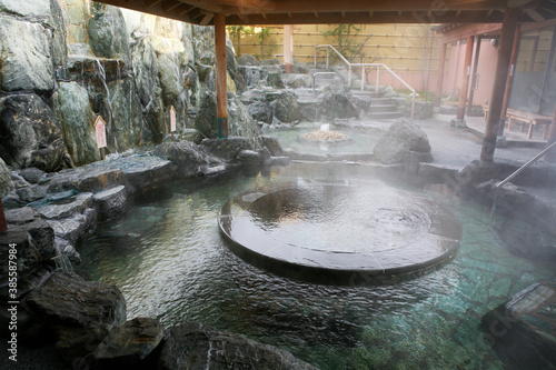 Cuadro en lienzo 湯郷温泉鷺湯泉館