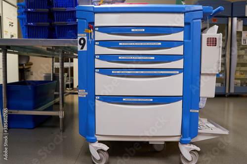 Emergency hospital ventilator crash cart equipment