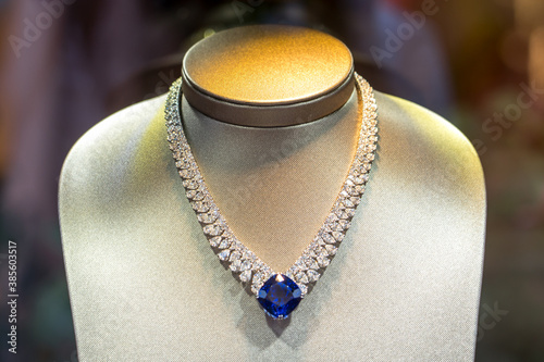 Fotografie, Obraz Diamond necklace on dummies
