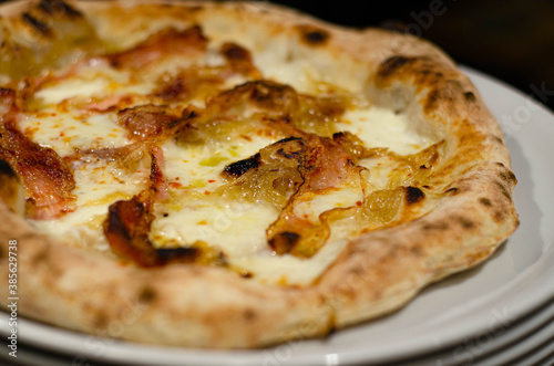 pizza guanciale photo