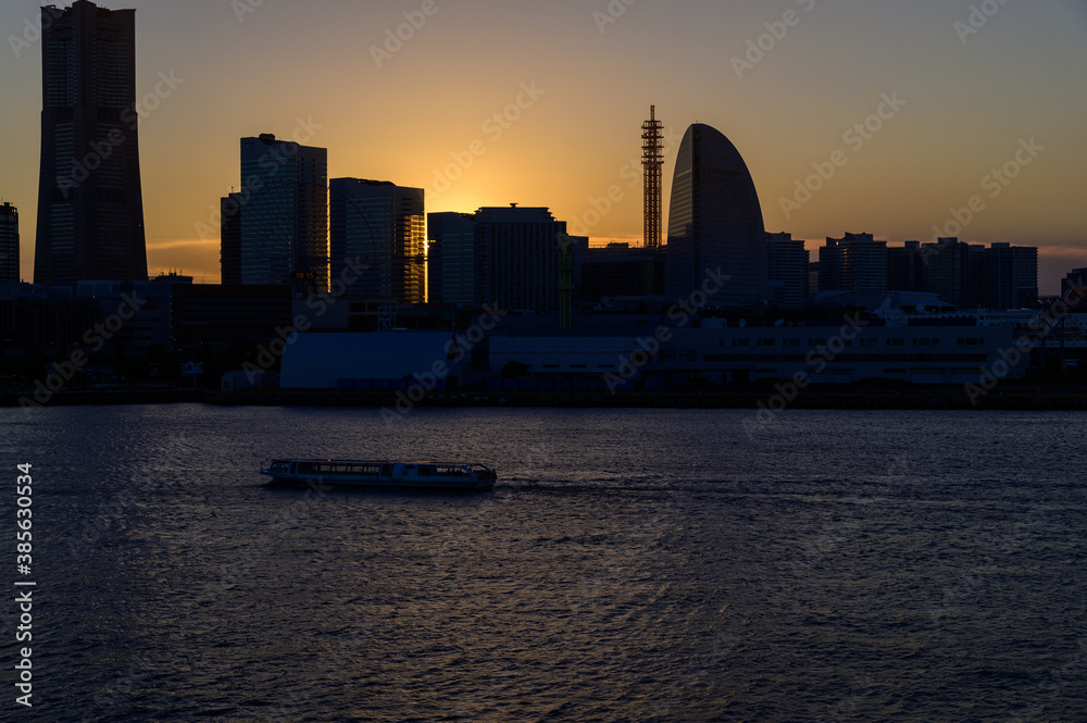 神奈川県　横浜市　みなとみらい　夕景