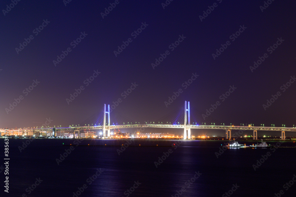 神奈川県　横浜　大さん橋から眺める横浜ベイブリッジの夜景