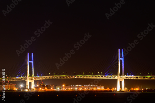 神奈川県　横浜　大さん橋から眺める横浜ベイブリッジの夜景
