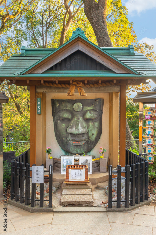 Φωτογραφία Sculpture of the remains of the Ueno Daibutsu in the Kaneiji temple depicting the face of the japanese buddha Shaka Nyorai restored after the Great Kantō earthquake