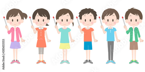 ポインターなどを持つ子供達