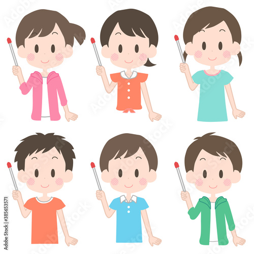 ポインターなどを持つ子供達