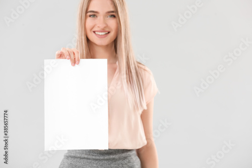 Young woman with blank pape...