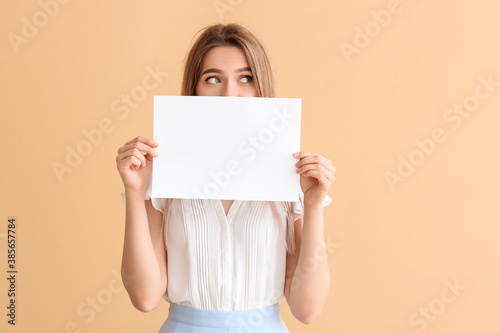 Young woman with blank pape...
