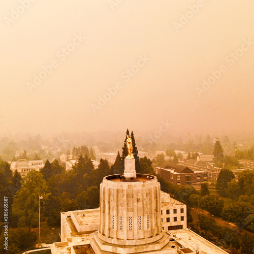 Oregon Capitol building photo